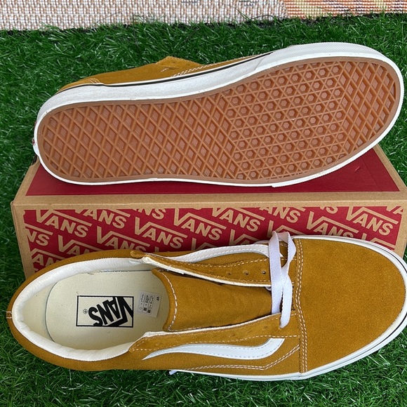 Vans WMNS Old Skool
Color Theory Golden Brown
VN0005UF1M7
Sneakers - Picture 6 of 16
